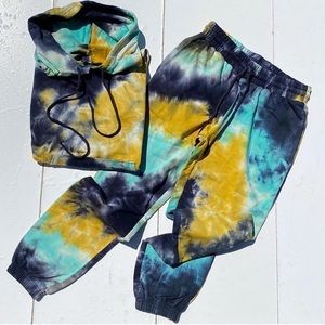 Clothes horse sweat suit